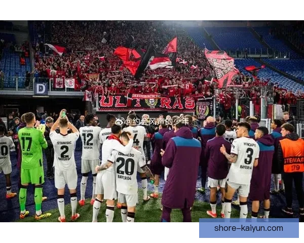 勒沃库森球迷狂热助威，主场氛围持续提升