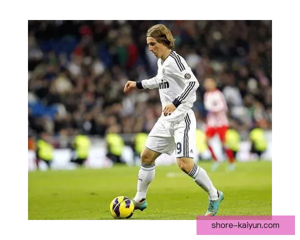 坎塞洛防守能力近期表现稳健，攻防转换中发挥稳定